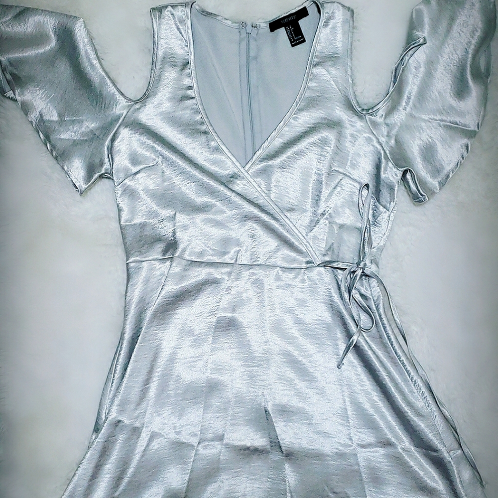 Forever 21 Silver Satin Chiffon Mini 👗Dress👗
